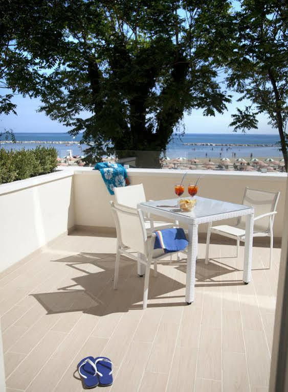 Marina Beach Suite Hotel Rimini Eksteriør billede